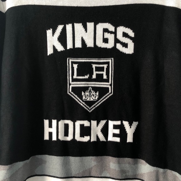 NHL LA Kings Glow in the Dark Black Sweater Med - Picture 4 of 9